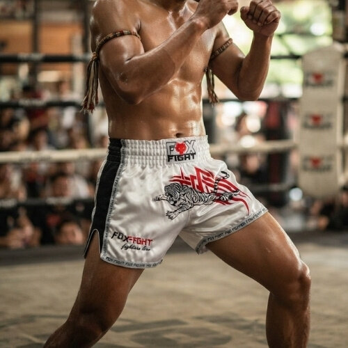 Muay Thai Shorts getragen von Kämpfer